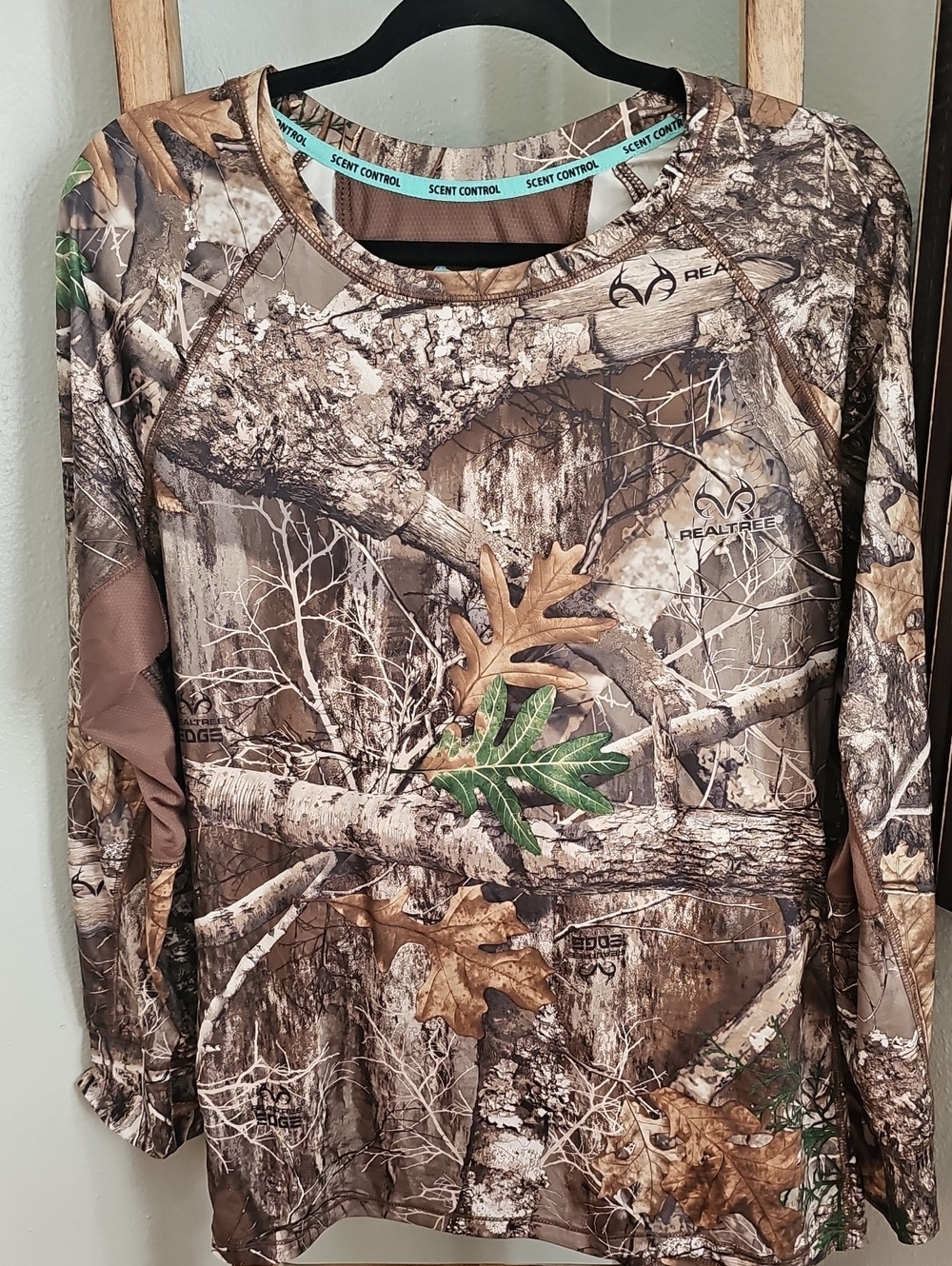 Realtree Women’s Long Sleeve Camo Top - Oak Green/Brown